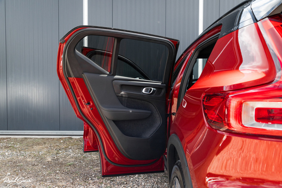 Volvo XC40 1.5 T4 Plug-in hybrid Ultimate Dark | Panorama dak | Zwenkbare trekhaak | Adaptieve cruise | Harman Kardon | Volvo XC40 1.5 T4 Plug-in hybrid Ultimate Dark | Panorama dak | Zwenkbare trekhaak | Adaptieve cruise | Harman Kardon |