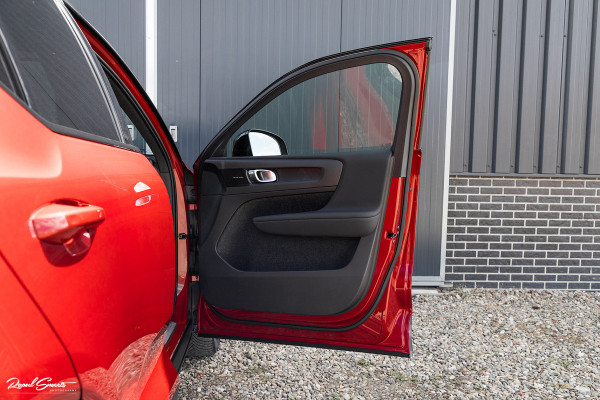 Volvo XC40 1.5 T4 Plug-in hybrid Ultimate Dark | Panorama dak | Zwenkbare trekhaak | Adaptieve cruise | Harman Kardon | Volvo XC40 1.5 T4 Plug-in hybrid Ultimate Dark | Panorama dak | Zwenkbare trekhaak | Adaptieve cruise | Harman Kardon |