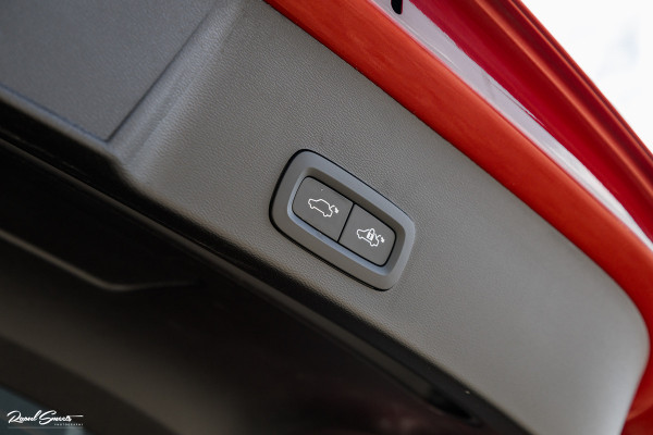 Volvo XC40 1.5 T4 Plug-in hybrid Ultimate Dark | Panorama dak | Zwenkbare trekhaak | Adaptieve cruise | Harman Kardon | Volvo XC40 1.5 T4 Plug-in hybrid Ultimate Dark | Panorama dak | Zwenkbare trekhaak | Adaptieve cruise | Harman Kardon |