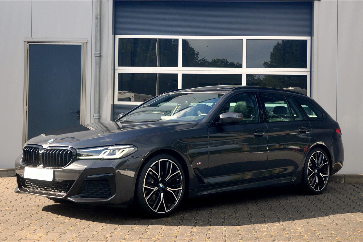 BMW 5 Serie Touring 518d High Executive Edition Automaat | M-Sport | Panoramadak | Comfortstoelen BMW 5 Serie Touring 518d High Executive Edition Automaat | M-Sport | Panoramadak | Comfortstoelen