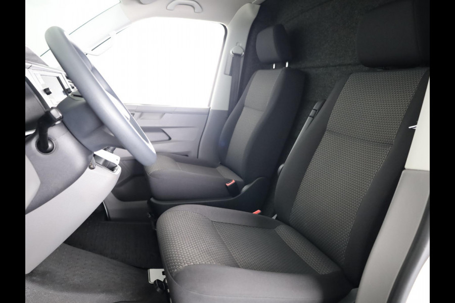 Volkswagen Transporter 2.0 TDI L2H3 28 110 PK | Verlengde garantie | Navigatie via app | Trekhaak | Parkeersensoren | Cruise control | Volkswagen Transporter 2.0 TDI L2H3 28 110 PK | Verlengde garantie | Navigatie via app | Trekhaak | Parkeersensoren | Cruise control |