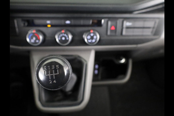 Volkswagen Transporter 2.0 TDI L2H3 28 110 PK | Verlengde garantie | Navigatie via app | Trekhaak | Parkeersensoren | Cruise control | Volkswagen Transporter 2.0 TDI L2H3 28 110 PK | Verlengde garantie | Navigatie via app | Trekhaak | Parkeersensoren | Cruise control |