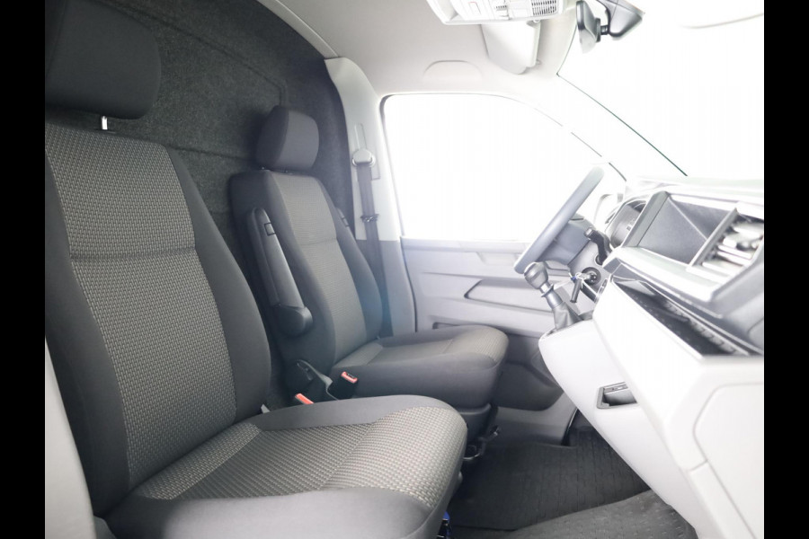 Volkswagen Transporter 2.0 TDI L2H3 28 110 PK | Verlengde garantie | Navigatie via app | Trekhaak | Parkeersensoren | Cruise control | Volkswagen Transporter 2.0 TDI L2H3 28 110 PK | Verlengde garantie | Navigatie via app | Trekhaak | Parkeersensoren | Cruise control |