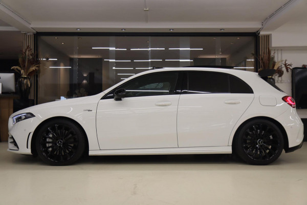 Mercedes-Benz A-Klasse AMG 35 4MATIC PANO/CAM/BURM/BLINDESPOT/NIGHTPAKET/BOMVOL