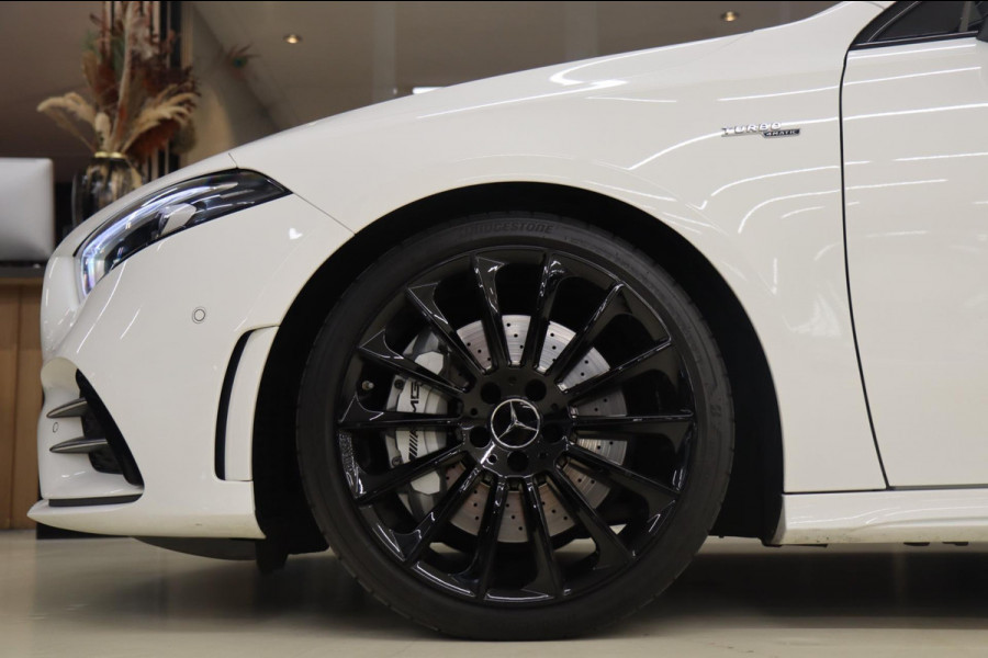 Mercedes-Benz A-Klasse AMG 35 4MATIC PANO/CAM/BURM/BLINDESPOT/NIGHTPAKET/BOMVOL