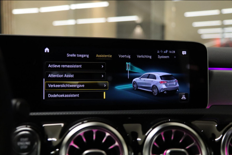 Mercedes-Benz A-Klasse AMG 35 4MATIC PANO/CAM/BURM/BLINDESPOT/NIGHTPAKET/BOMVOL