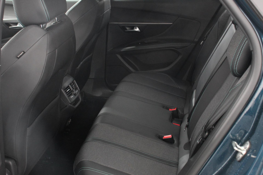 Peugeot 3008 1.2 PureTech 130pk Automaat Allure Navigatie Climate Control Parkeer sensoren Camera