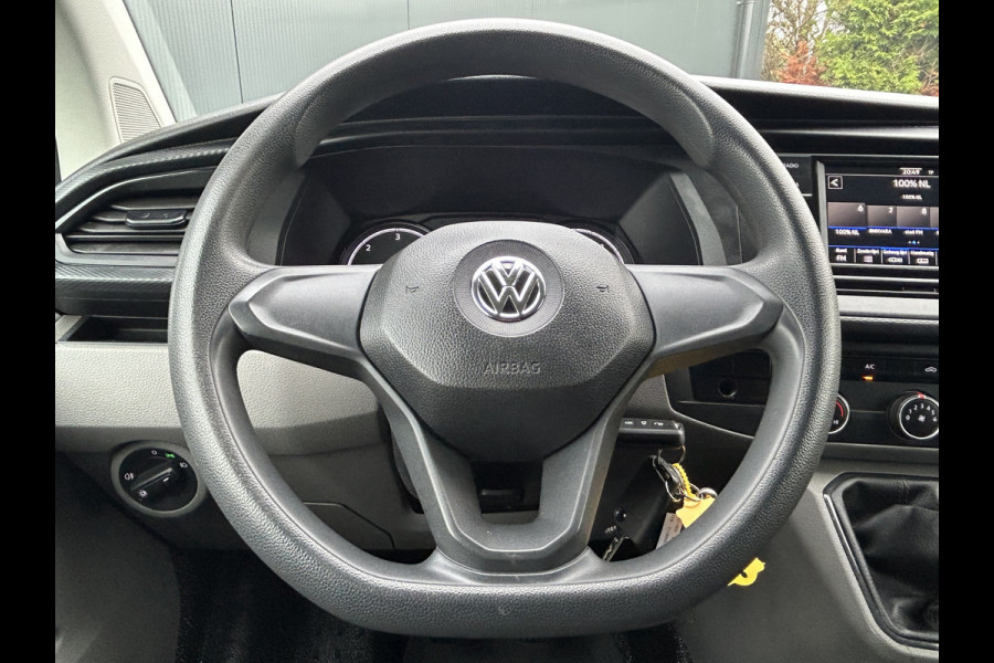 Volkswagen Transporter 2.0 TDI COMFORTLINE / L2H1 / 53.418 KM !! / SORTIMO INRICHTING / 1e EIG. / CAMERA / AIRCO / CRUISE / APPLE CARPLAY / PDC Volkswagen Transporter 2.0 TDI COMFORTLINE / L2H1 / 53.418 KM !! / SORTIMO INRICHTING / 1e EIG. / CAMERA / AIRCO / CRUISE / APPLE CARPLAY / PDC