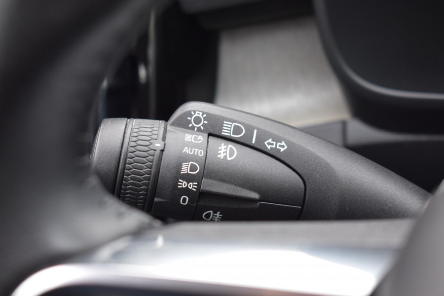 Volvo XC40 T5 262PK Plug-in Hybrid Inscription | Trekhaak | 1e eigenaar | BLIS | ACC | Leer | Camera | 19"LMV | Stoelverwarming Volvo XC40 T5 262PK Plug-in Hybrid Inscription | Trekhaak | 1e eigenaar | BLIS | ACC | Leer | Camera | 19"LMV | Stoelverwarming
