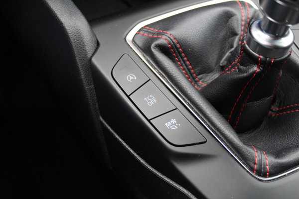 Ford FOCUS Wagon 1.5 EcoBoost 182PK ST-Line | Dealeronderhouden | Adaptieve Cruise | Winterpack | Navigatie Ford FOCUS Wagon 1.5 EcoBoost 182PK ST-Line | Dealeronderhouden | Adaptieve Cruise | Winterpack | Navigatie