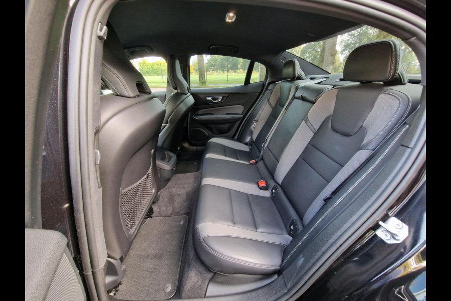 Volvo S60 2.0 B3 R-Design|Trekhaak|19-inch|Memory-stoelen|digi-dash|LED-koplampen| Volvo S60 2.0 B3 R-Design|Trekhaak|19-inch|Memory-stoelen|digi-dash|LED-koplampen|