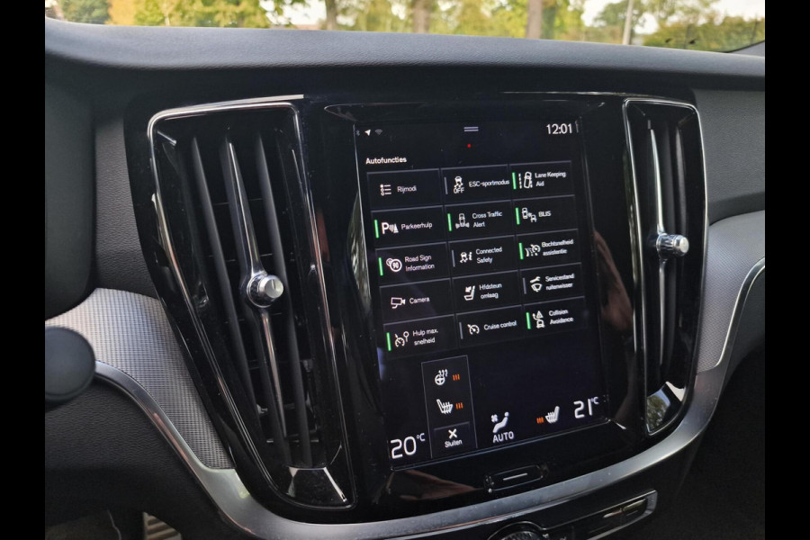 Volvo S60 2.0 B3 R-Design|Trekhaak|19-inch|Memory-stoelen|digi-dash|LED-koplampen| Volvo S60 2.0 B3 R-Design|Trekhaak|19-inch|Memory-stoelen|digi-dash|LED-koplampen|