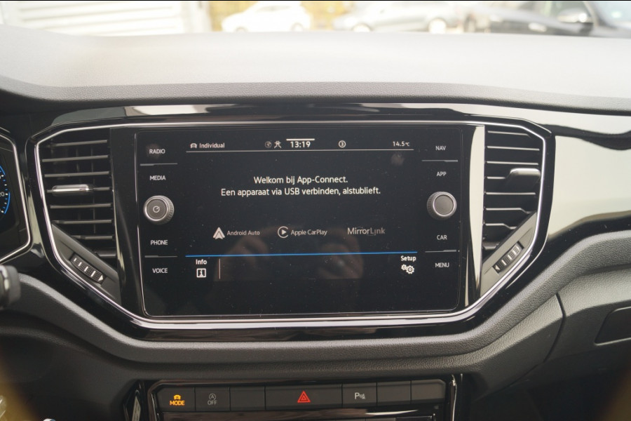 Volkswagen T-Roc 1.5 TSI 150pk DSG Sport Black Style -LED-DIGI-ECC- Volkswagen T-Roc 1.5 TSI 150pk DSG Sport Black Style -LED-DIGI-ECC-
