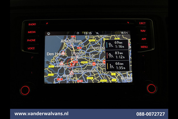 Volkswagen Transporter 2.0 TDI L2H1 Euro6 Airco | Navigatie | Apple Carplay | Android Auto | Cruisecontrol Trekhaak, Sidebars, LM velgen, Bijrijdersbank