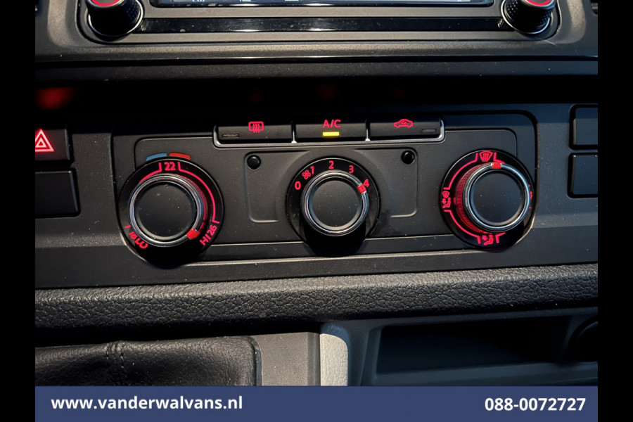 Volkswagen Transporter 2.0 TDI L2H1 Euro6 Airco | Navigatie | Apple Carplay | Android Auto | Cruisecontrol Trekhaak, Sidebars, LM velgen, Bijrijdersbank