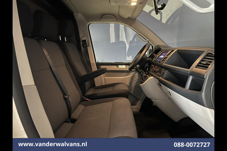 Volkswagen Transporter 2.0 TDI L2H1 Euro6 Airco | Navigatie | Apple Carplay | Android Auto | Cruisecontrol Trekhaak, Sidebars, LM velgen, Bijrijdersbank