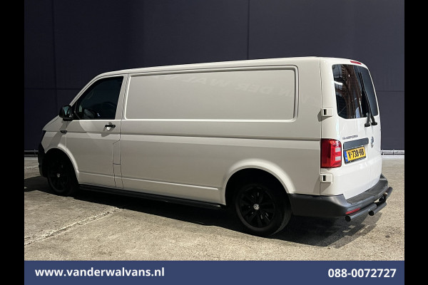 Volkswagen Transporter 2.0 TDI L2H1 Euro6 Airco | Navigatie | Apple Carplay | Android Auto | Cruisecontrol Trekhaak, Sidebars, LM velgen, Bijrijdersbank