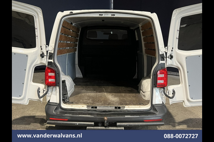 Volkswagen Transporter 2.0 TDI L2H1 Euro6 Airco | Navigatie | Apple Carplay | Android Auto | Cruisecontrol Trekhaak, Sidebars, LM velgen, Bijrijdersbank
