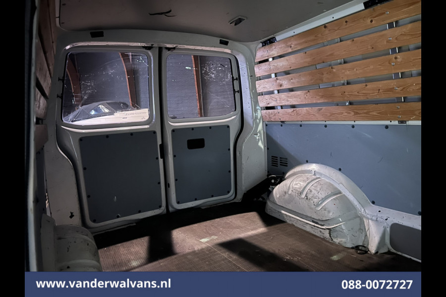 Volkswagen Transporter 2.0 TDI L2H1 Euro6 Airco | Navigatie | Apple Carplay | Android Auto | Cruisecontrol Trekhaak, Sidebars, LM velgen, Bijrijdersbank