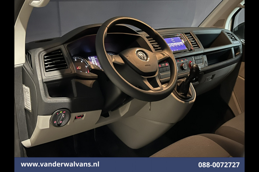 Volkswagen Transporter 2.0 TDI L2H1 Euro6 Airco | Navigatie | Apple Carplay | Android Auto | Cruisecontrol Trekhaak, Sidebars, LM velgen, Bijrijdersbank
