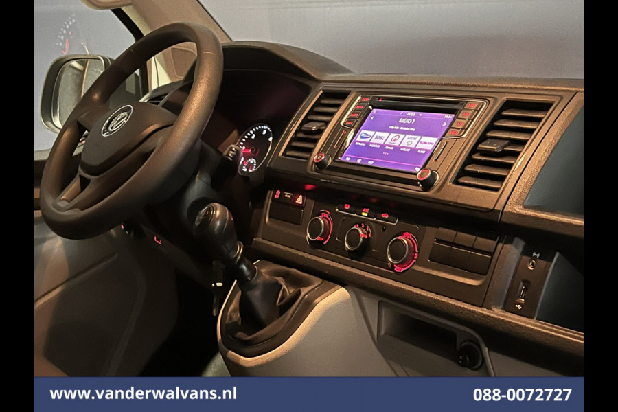 Volkswagen Transporter 2.0 TDI L2H1 Euro6 Airco | Navigatie | Apple Carplay | Android Auto | Cruisecontrol Trekhaak, Sidebars, LM velgen, Bijrijdersbank