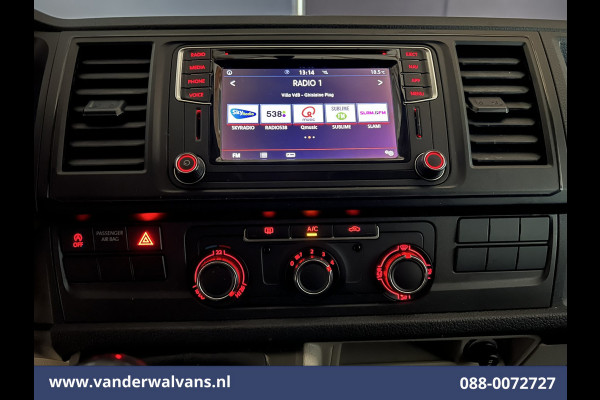 Volkswagen Transporter 2.0 TDI L2H1 Euro6 Airco | Navigatie | Apple Carplay | Android Auto | Cruisecontrol Trekhaak, Sidebars, LM velgen, Bijrijdersbank