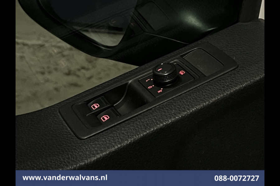 Volkswagen Transporter 2.0 TDI L2H1 Euro6 Airco | Navigatie | Apple Carplay | Android Auto | Cruisecontrol Trekhaak, Sidebars, LM velgen, Bijrijdersbank