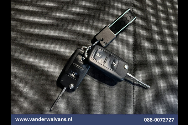Volkswagen Transporter 2.0 TDI L2H1 Euro6 Airco | Navigatie | Apple Carplay | Android Auto | Cruisecontrol Trekhaak, Sidebars, LM velgen, Bijrijdersbank