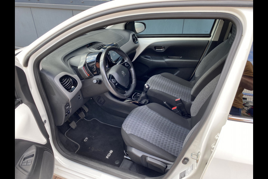 Peugeot 108 1.0 e-VTi Allure Pack City Style 5-drs. CAMERA/CARPLAY/CLIMA/DAB/LIMITER/15INCH Peugeot 108 1.0 e-VTi Allure Pack City Style 5-drs. CAMERA/CARPLAY/CLIMA/DAB/LIMITER/15INCH