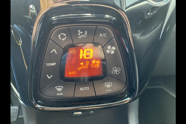 Peugeot 108 1.0 e-VTi Allure Pack City Style 5-drs. CAMERA/CARPLAY/CLIMA/DAB/LIMITER/15INCH Peugeot 108 1.0 e-VTi Allure Pack City Style 5-drs. CAMERA/CARPLAY/CLIMA/DAB/LIMITER/15INCH