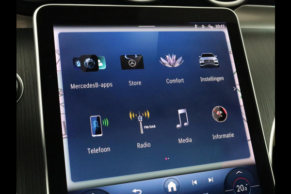 Mercedes-Benz C-Klasse 200 Launch Edition Luxury Line | Panoramadak | Trekhaak | Leder | Stoelverwarming | Carplay | Camera | Sfeerverlichting | Navigatie | 18'' | Getint glas Mercedes-Benz C-Klasse 200 Launch Edition Luxury Line | Panoramadak | Trekhaak | Leder | Stoelverwarming | Carplay | Camera | Sfeerverlichting | Navigatie | 18'' | Getint glas