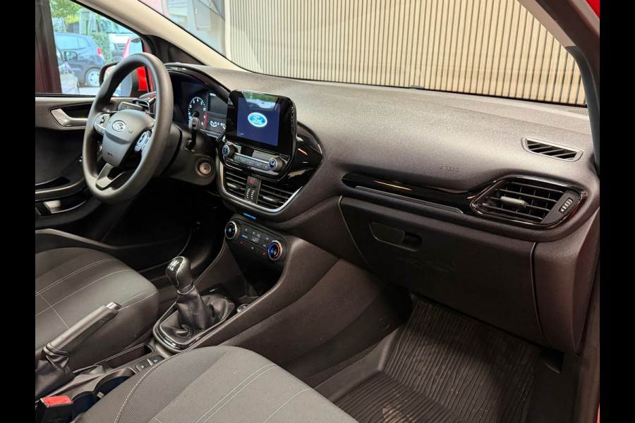 Ford Fiesta 1.1 Trend CAMERA APPLE CARPLAY STOELVERWARMING PDC AIRCO CRUISE Ford Fiesta 1.1 Trend CAMERA APPLE CARPLAY STOELVERWARMING PDC AIRCO CRUISE