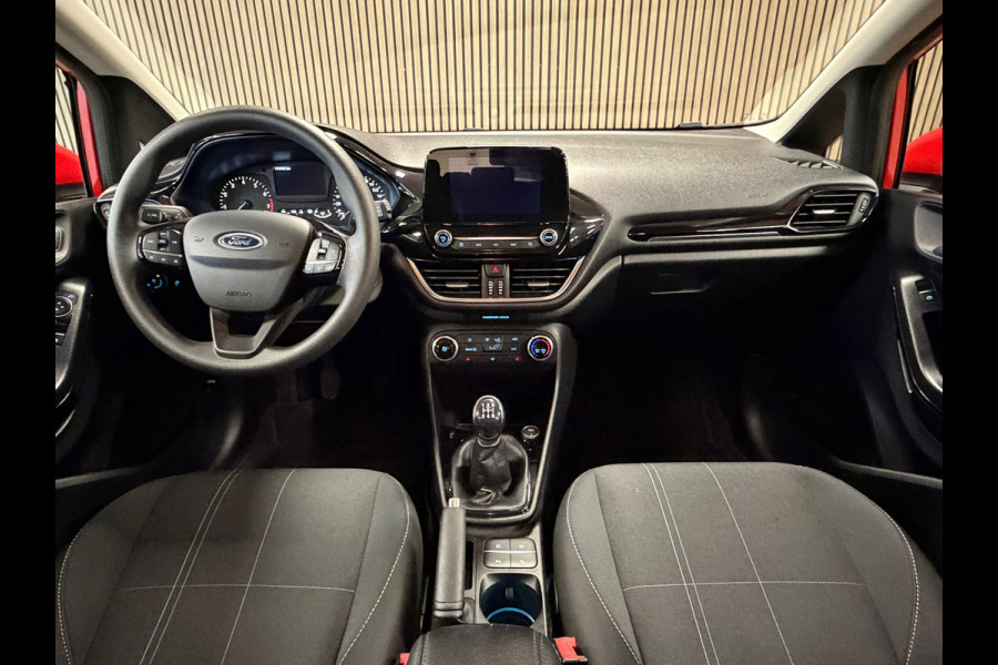 Ford Fiesta 1.1 Trend CAMERA APPLE CARPLAY STOELVERWARMING PDC AIRCO CRUISE Ford Fiesta 1.1 Trend CAMERA APPLE CARPLAY STOELVERWARMING PDC AIRCO CRUISE