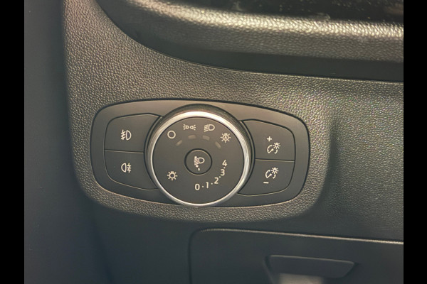 Ford Fiesta 1.1 Trend CAMERA APPLE CARPLAY STOELVERWARMING PDC AIRCO CRUISE Ford Fiesta 1.1 Trend CAMERA APPLE CARPLAY STOELVERWARMING PDC AIRCO CRUISE