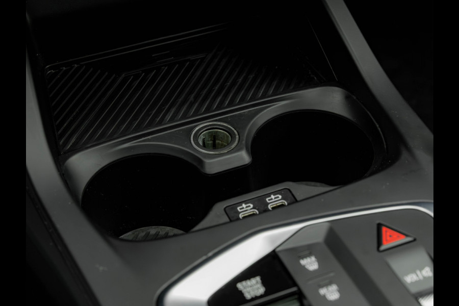 BMW 1-serie M135 xDrive M-Sport Pro - Pano - Harman Kardon - Driving Ass Plus BMW 1-serie M135 xDrive M-Sport Pro - Pano - Harman Kardon - Driving Ass Plus