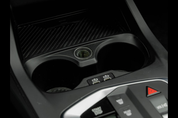 BMW 1-serie M135 xDrive M-Sport Pro - Pano - Harman Kardon - Driving Ass Plus BMW 1-serie M135 xDrive M-Sport Pro - Pano - Harman Kardon - Driving Ass Plus