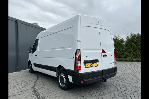 Renault Master T35 2.3 dCi 135 PK / L2H2 / 1e EIG. / 40.759 KM / TREKHAAK / AIRCO / NAVIGATIE / LED DAGRIJVERL. Renault Master T35 2.3 dCi 135 PK / L2H2 / 1e EIG. / 40.759 KM / TREKHAAK / AIRCO / NAVIGATIE / LED DAGRIJVERL.