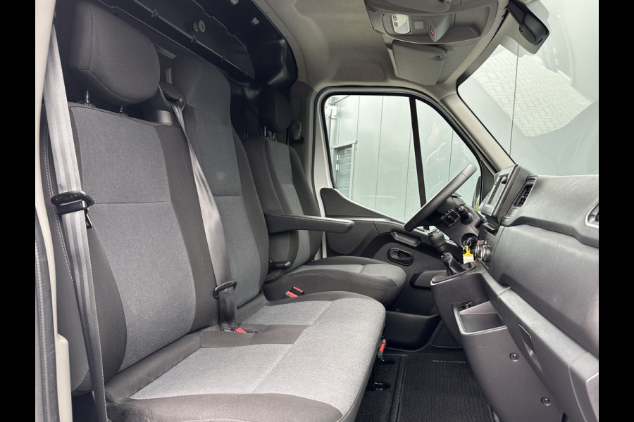 Renault Master T35 2.3 dCi 135 PK / L2H2 / 1e EIG. / 40.759 KM / TREKHAAK / AIRCO / NAVIGATIE / LED DAGRIJVERL. Renault Master T35 2.3 dCi 135 PK / L2H2 / 1e EIG. / 40.759 KM / TREKHAAK / AIRCO / NAVIGATIE / LED DAGRIJVERL.