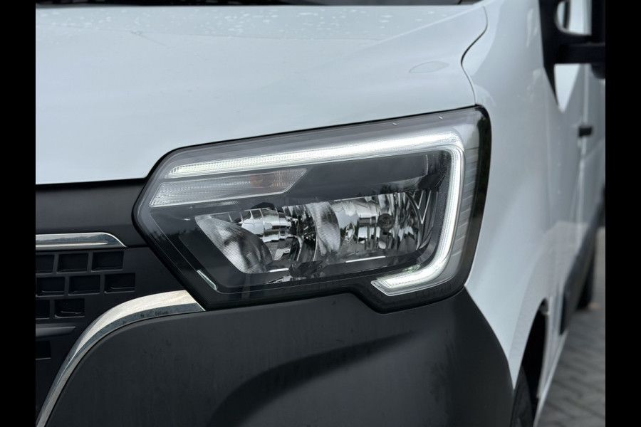 Renault Master T35 2.3 dCi 135 PK / L2H2 / 1e EIG. / 40.759 KM / TREKHAAK / AIRCO / NAVIGATIE / LED DAGRIJVERL. Renault Master T35 2.3 dCi 135 PK / L2H2 / 1e EIG. / 40.759 KM / TREKHAAK / AIRCO / NAVIGATIE / LED DAGRIJVERL.