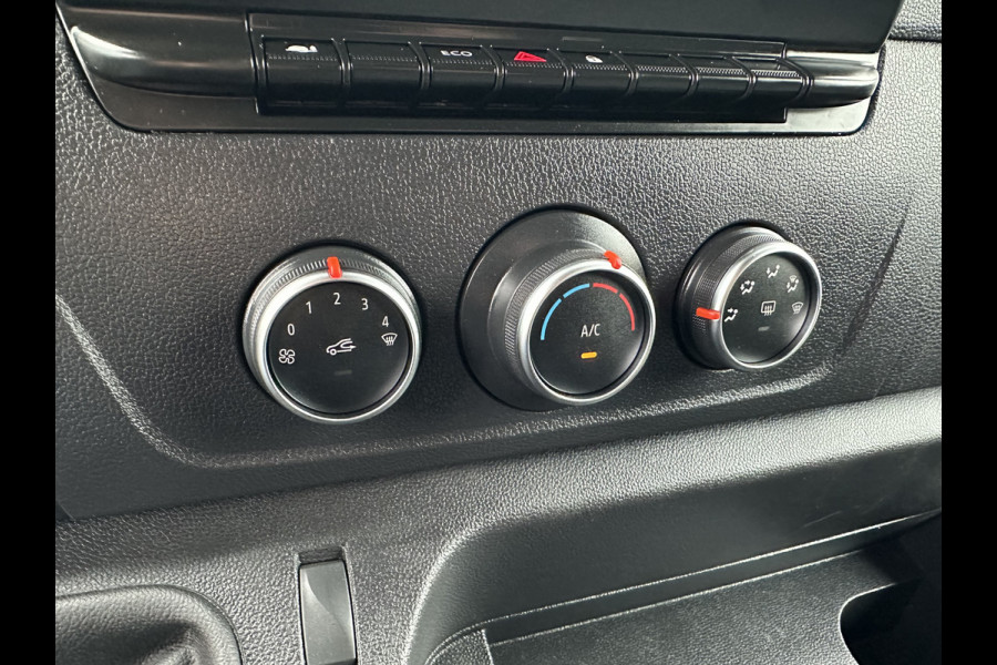 Renault Master T35 2.3 dCi 135 PK / L2H2 / 1e EIG. / 40.759 KM / TREKHAAK / AIRCO / NAVIGATIE / LED DAGRIJVERL. Renault Master T35 2.3 dCi 135 PK / L2H2 / 1e EIG. / 40.759 KM / TREKHAAK / AIRCO / NAVIGATIE / LED DAGRIJVERL.