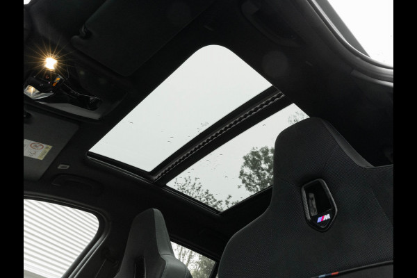 BMW 1-serie M135 xDrive M-Sport Pro - Pano - Harman Kardon - Driving Ass Plus BMW 1-serie M135 xDrive M-Sport Pro - Pano - Harman Kardon - Driving Ass Plus