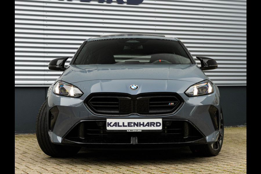 BMW 1-serie M135 xDrive M-Sport Pro - Pano - Harman Kardon - Driving Ass Plus BMW 1-serie M135 xDrive M-Sport Pro - Pano - Harman Kardon - Driving Ass Plus