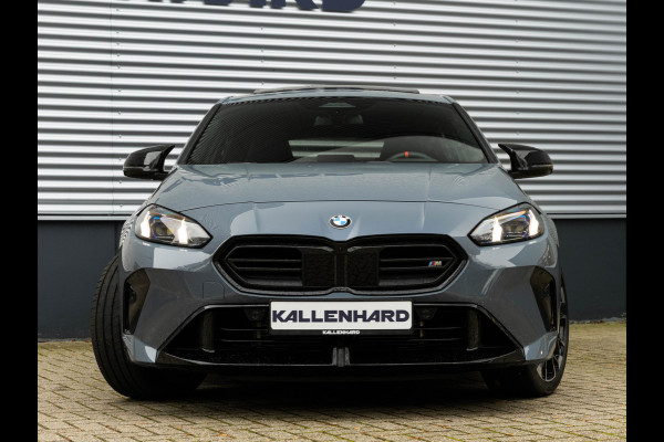 BMW 1-serie M135 xDrive M-Sport Pro - Pano - Harman Kardon - Driving Ass Plus BMW 1-serie M135 xDrive M-Sport Pro - Pano - Harman Kardon - Driving Ass Plus