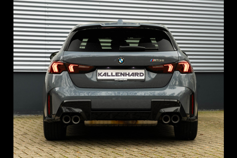 BMW 1-serie M135 xDrive M-Sport Pro - Pano - Harman Kardon - Driving Ass Plus BMW 1-serie M135 xDrive M-Sport Pro - Pano - Harman Kardon - Driving Ass Plus