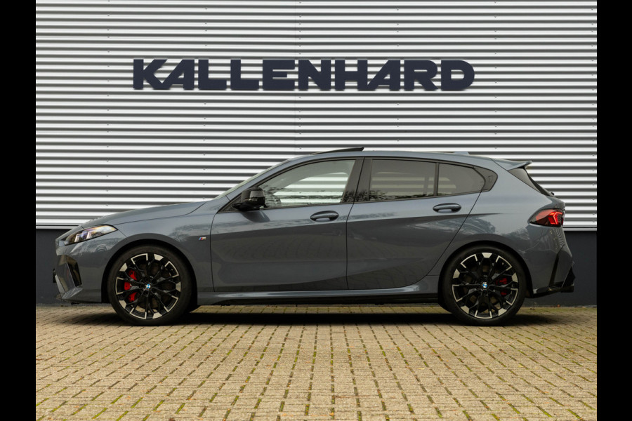 BMW 1-serie M135 xDrive M-Sport Pro - Pano - Harman Kardon - Driving Ass Plus BMW 1-serie M135 xDrive M-Sport Pro - Pano - Harman Kardon - Driving Ass Plus