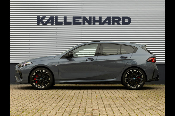 BMW 1-serie M135 xDrive M-Sport Pro - Pano - Harman Kardon - Driving Ass Plus BMW 1-serie M135 xDrive M-Sport Pro - Pano - Harman Kardon - Driving Ass Plus