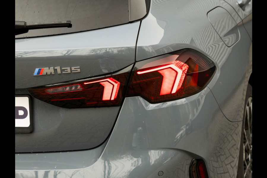 BMW 1-serie M135 xDrive M-Sport Pro - Pano - Harman Kardon - Driving Ass Plus BMW 1-serie M135 xDrive M-Sport Pro - Pano - Harman Kardon - Driving Ass Plus
