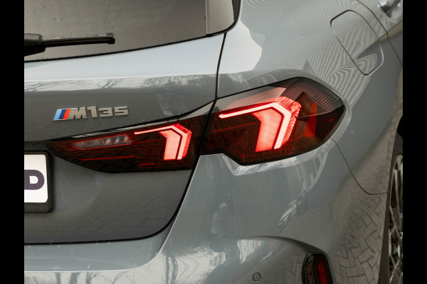 BMW 1-serie M135 xDrive M-Sport Pro - Pano - Harman Kardon - Driving Ass Plus BMW 1-serie M135 xDrive M-Sport Pro - Pano - Harman Kardon - Driving Ass Plus