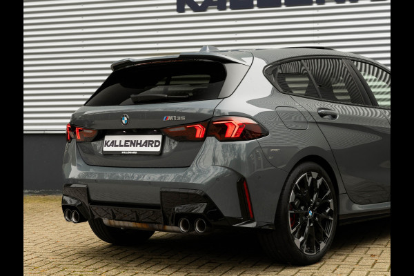 BMW 1-serie M135 xDrive M-Sport Pro - Pano - Harman Kardon - Driving Ass Plus BMW 1-serie M135 xDrive M-Sport Pro - Pano - Harman Kardon - Driving Ass Plus