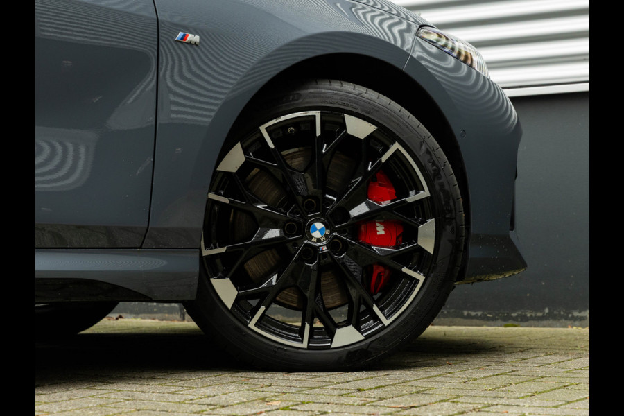 BMW 1-serie M135 xDrive M-Sport Pro - Pano - Harman Kardon - Driving Ass Plus BMW 1-serie M135 xDrive M-Sport Pro - Pano - Harman Kardon - Driving Ass Plus